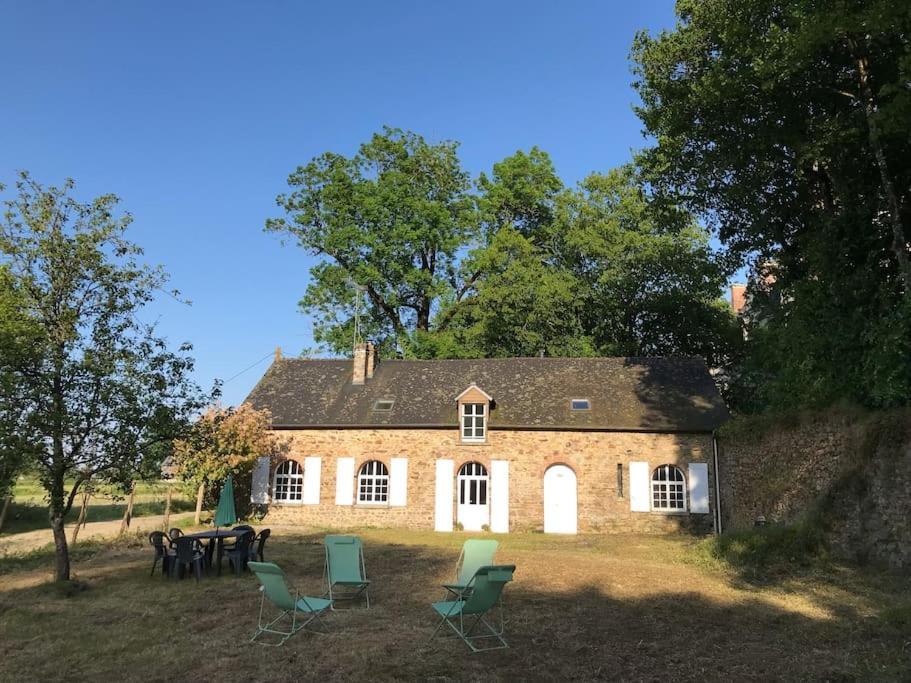 Cottage Du Chateau Erbrée Exterior foto